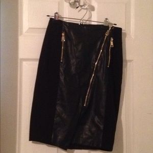Bebe zipper skirt...black leather/ material